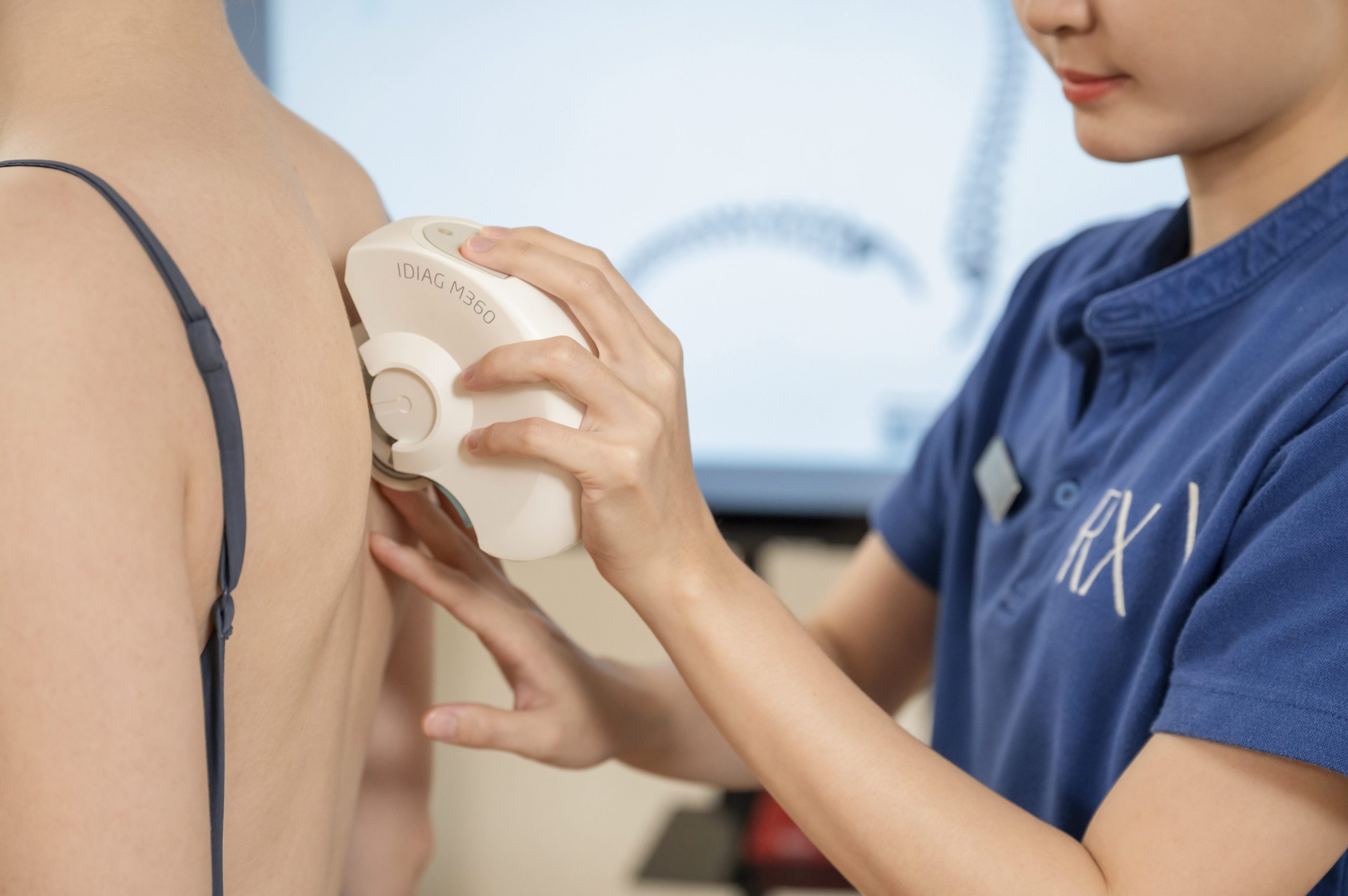 Wellness specialist performing spinal assessment using IDIAG M360 device at RXV Wellness Village Sampran.